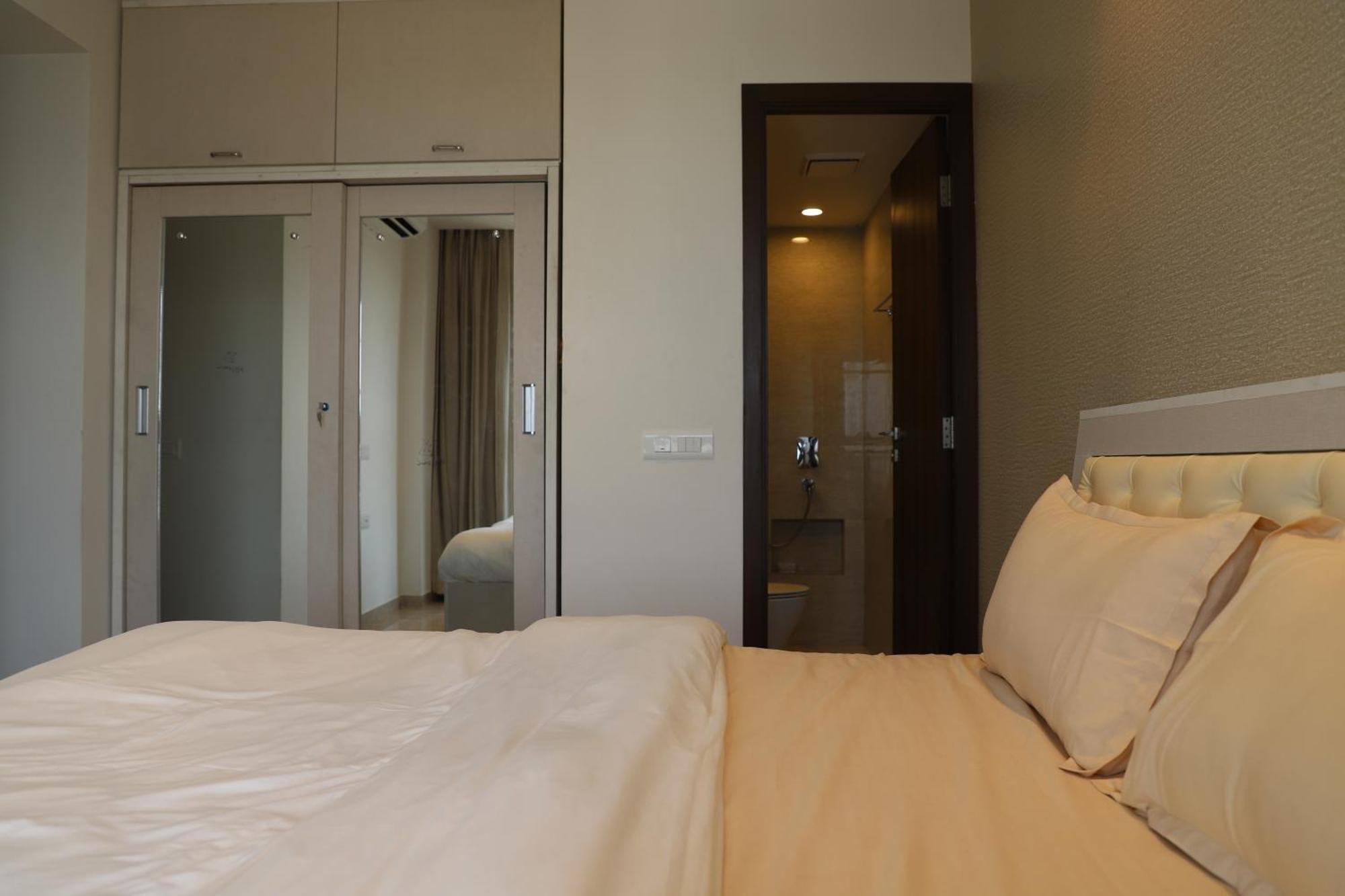 Zenia Luxury Suites And Serviced Apartments Bombay Esterno foto